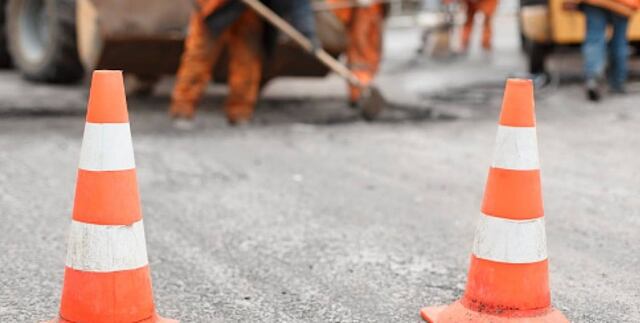 Continúan trabajos de asfalto y barreras en la PR-1