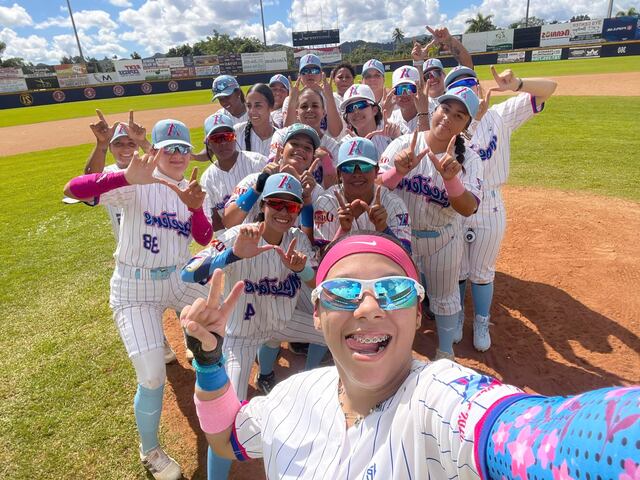 Maceteras de Vega Alta a la semifinal de la Liga de Béisbol Femenino