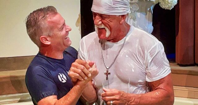 ¡Hulk Hogan se bautiza!