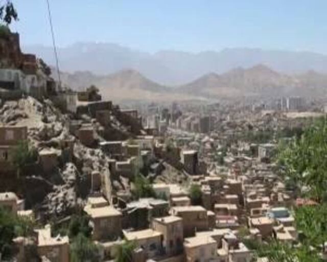 Kabul espanta la oscuridad del terrorismo con colores en sus casas
