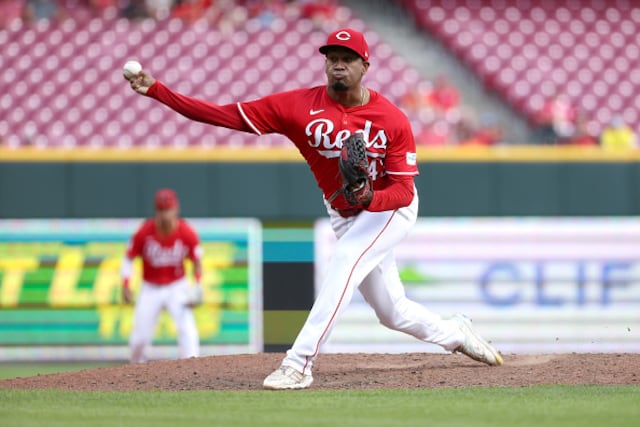 Reds envían a Alexis Díaz a Triple-A tras pobre actuación