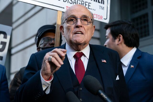 Rudy Giuliani se declara en quiebra luego de que un tribunal lo condenó a pagar $148 millones