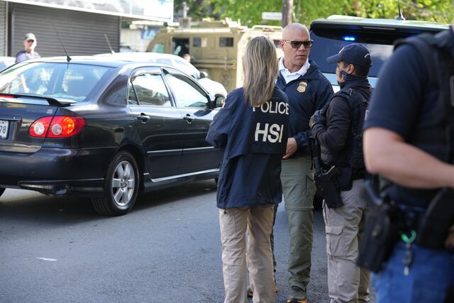Mujer dominicana detenida con visa vigente está incomunicada en Texas: ACLU exige acción a la gobernadora