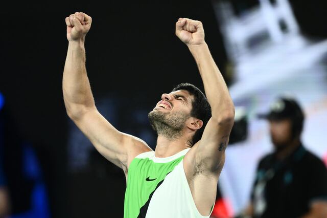 Carlos Alcaraz alcanza sus primeras semifinales del Abierto de Australia tras vencer a Alex de Miñaur