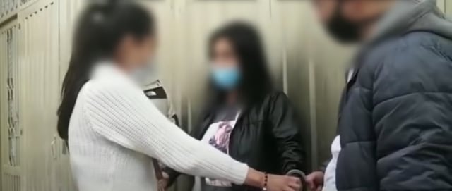 Mujer amenaza con cuchillo a sus jefes tras haber sido despedida en Colombia