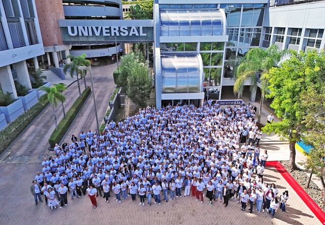 Universal celebra el Día Internacional del Migrante con su campaña navideña “Son Borinqueños”