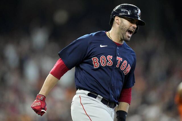 Con 2 grand slams, Medias Rojas empatan Serie de Campeonato