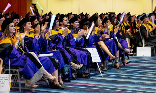 Universidad Albizu gradúa 567 nuevos profesionales de la salud