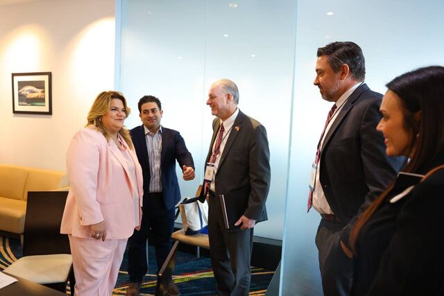 Funcionarios electos reciben seminario anticorrupción