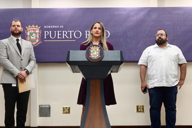 Gobierno asegura ha logrado avances en reconstrucción de escuelas, rehabilitación de residenciales y legislación en el Congreso