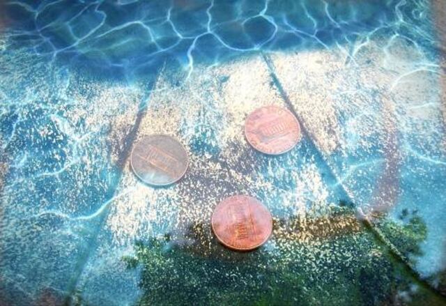 Esto es lo que ocurre con las monedas que tiran a las fuentes