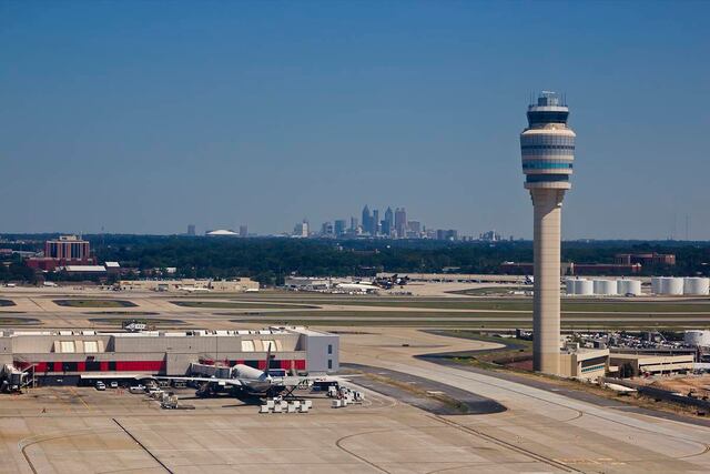 Encuentran al perro de una pasajera de Delta que se perdió por 3 semanas en el aeropuerto de Atlanta