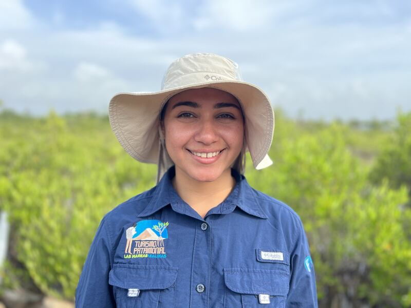 Diangely Cruz Velázquez, de 23 años, guía turístico intérprete del programa de Turismo Patrimonial de Punto Educativo, recreativo y social Las Mareas en Salinas.