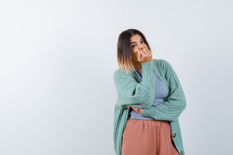 Ese pequeño “hip” puede aparecer después de comer, reír o beber, pero detrás de este reflejo involuntario podría esconderse una historia mucho más antigua. Foto: Magnific.