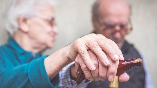 Anciano asesina a su esposa con demencia en un "acto de compasión"