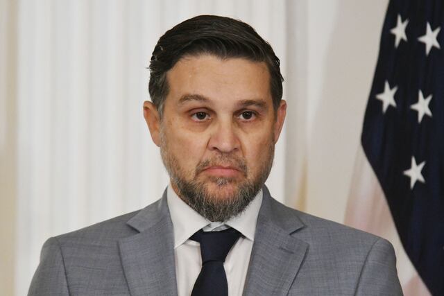 DRNA atiende derrame de combustible en costas de Salinas