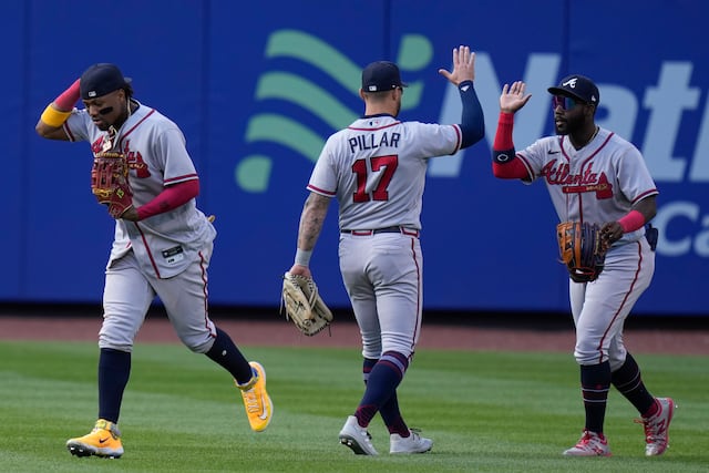 Acuña conecta inmenso jonrón y Bravos vencen 9-8 a Mets