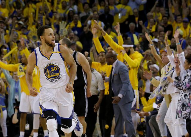 Warriors remontan de desventaja de 25 puntos