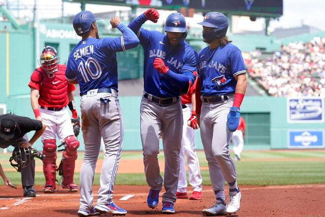 Azulejos suenan 8 jonrones y arrasan en Boston