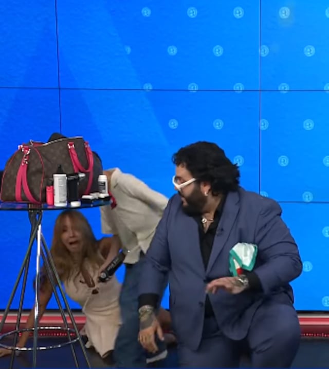 Alexandra Fuentes sufre fuerte caída durante su programa en vivo