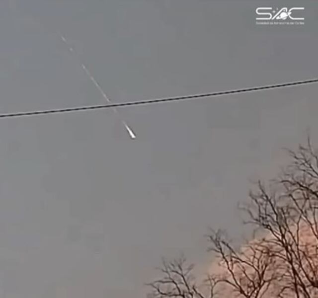 ¿Lo viste? Se observa meteoro desde las isla durante el atardecer