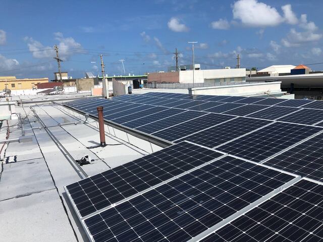 No prosperan cargos contra empresario por caso de venta de placas solares