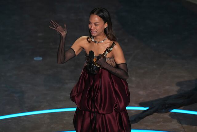 Momentos clave de los Oscar, de la emotiva victoria de Zoe Saldaña al deseo de Kieran Culkin