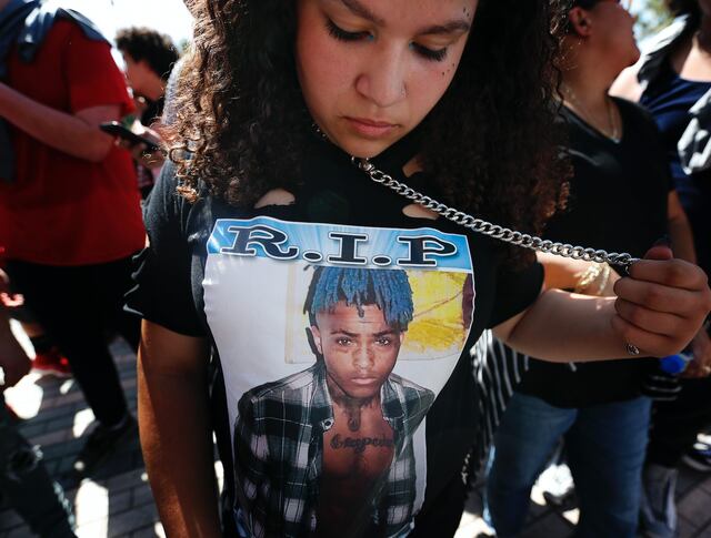 Miles de fanáticos asisten al funeral de XXXTentacion