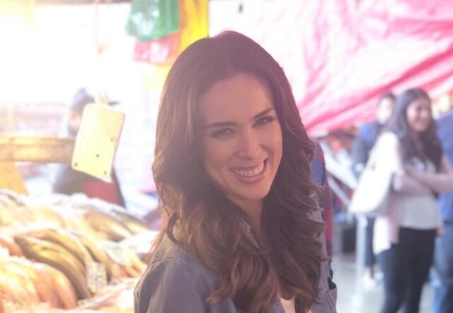 Asombrados fanáticos de Jacky Bracamontes con foto suya en Miss Universo