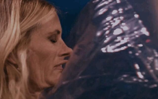 Balón golpea a Julia Roberts