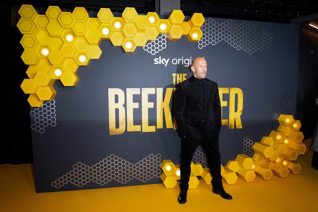 “The Beekeeper” domina la taquilla por encima de “Mean Girls” en fin de semana sin estrenos