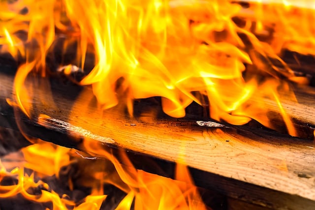 Se incendia residencia y tres carros en Naguabo