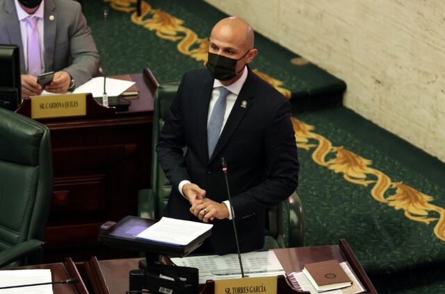 Derrotan medida que prohibiría el discrimen en el empleo a los no vacunados
