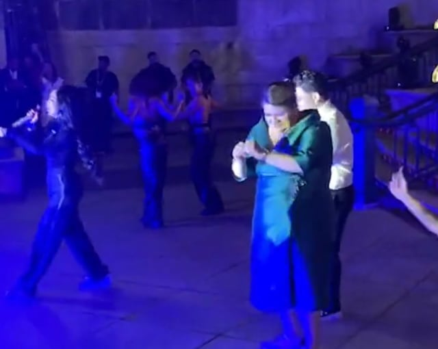 Gobernadora baila el tema “Dura” con Natti Natasha