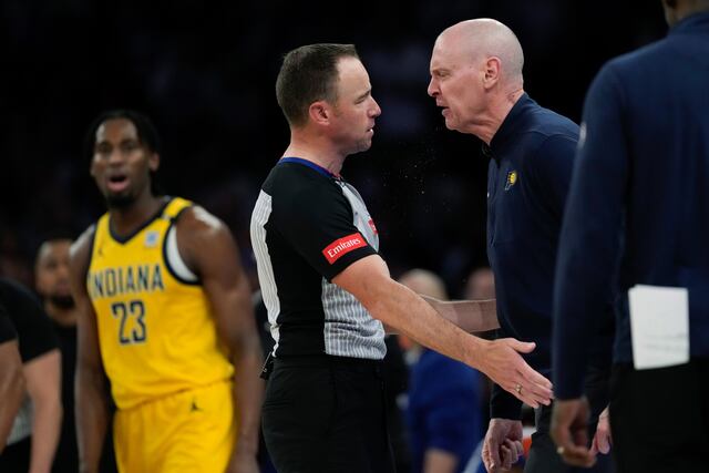 NBA multa a al entrenador de los Pacers en 35 mil dólares por criticar a los oficiales en la serie ante Knicks