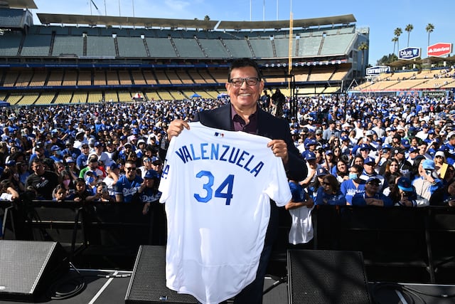 Dodgers de Los Ángeles inmortaliza a Fernando Valenzuela con emotivo homenaje