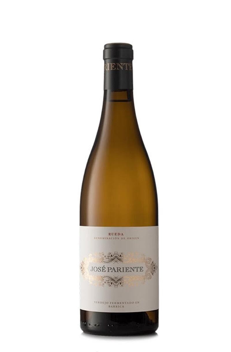 José Pariente. Este vino de la DO Rueda, es 100% verdejo y gusta a los amantes de mariscos y pescados al horno, con salsas y a la brasa. 