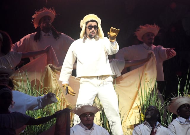 Bad Bunny recibe el premio Billboard Artista del Siglo 21