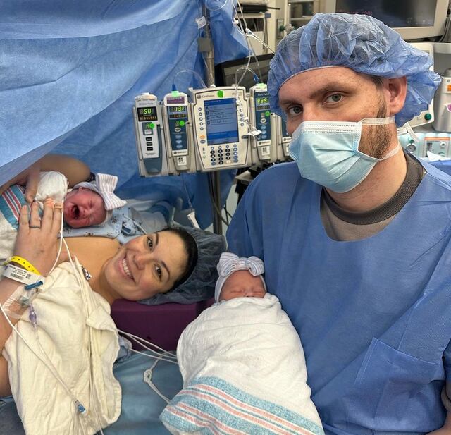 Una mujer de Alabama con útero doble da a luz a dos niñas