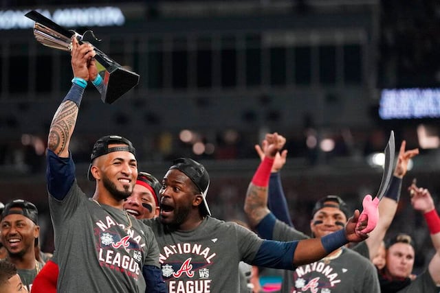 Eddie Rosario continuará con los Bravos y se echa $18 millones al bolsillo