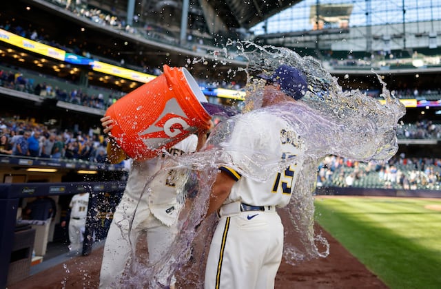Taylor anota carrera decisiva y Cerveceros derrotan a Marlins