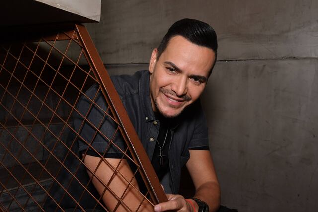 Víctor Manuelle se alza con Latin Grammy