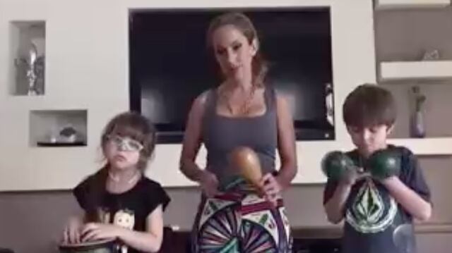 Alexandra Fuentes y sus hijos dedican canción al director de la AEE