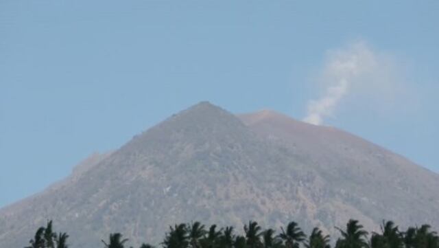 Bali: Residentes amenazados por el volcán Agung se niegan a evacuar