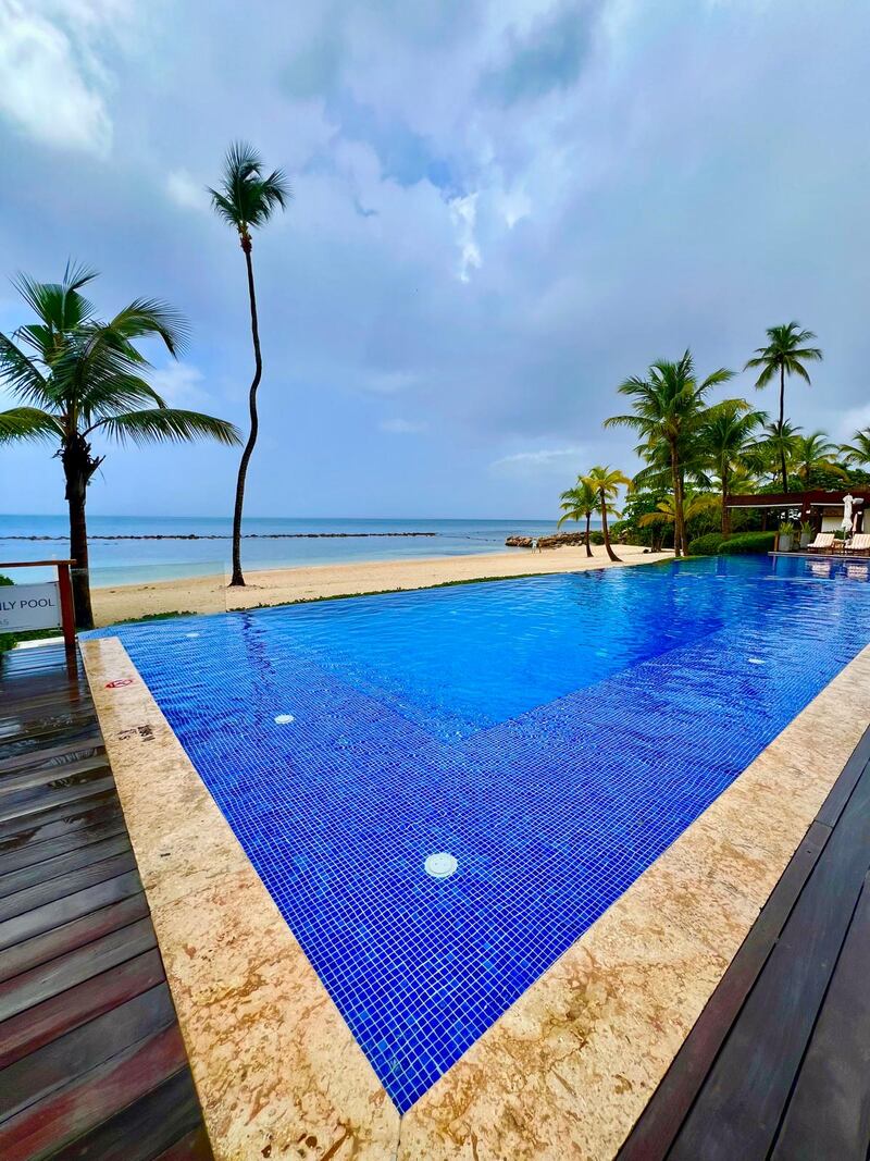 Piscina infinita para adultos en Minitas Beach Club & Restaurant