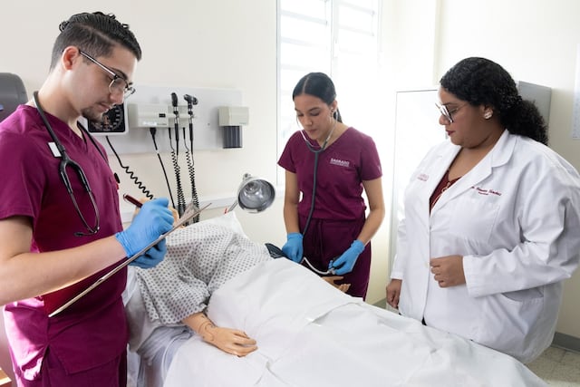 USC busca ser el principal centro preparatorio para profesionales de la salud