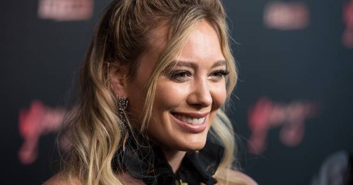 Hilary Rico Hilary Duff anuncia gira mundial durante concierto en Los Ángeles ...