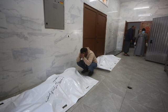 Fuerzas israelíes atacan campos de refugiados palestinos en el centro de Gaza