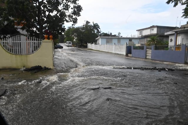 Municipio de San Juan entrega artículos esenciales a familias afectadas por las lluvias