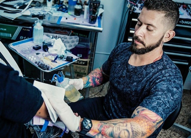 Artista Juan Salgado anuncia su retiro como tatuador